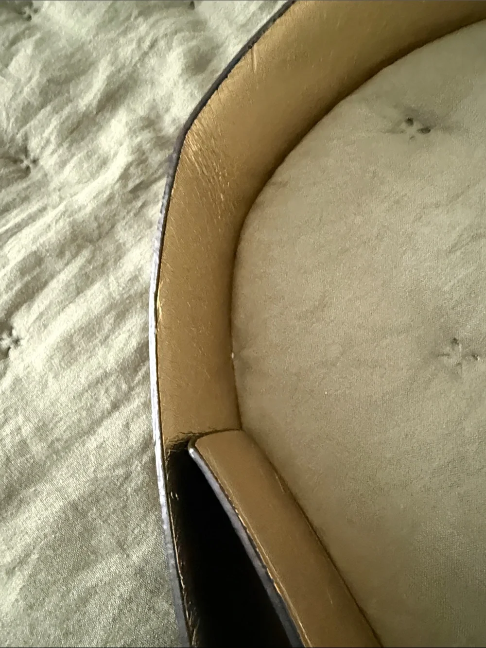 Saks Fifth Avenue Black Genuine Leather Belt Gold Oval Buckle Medium